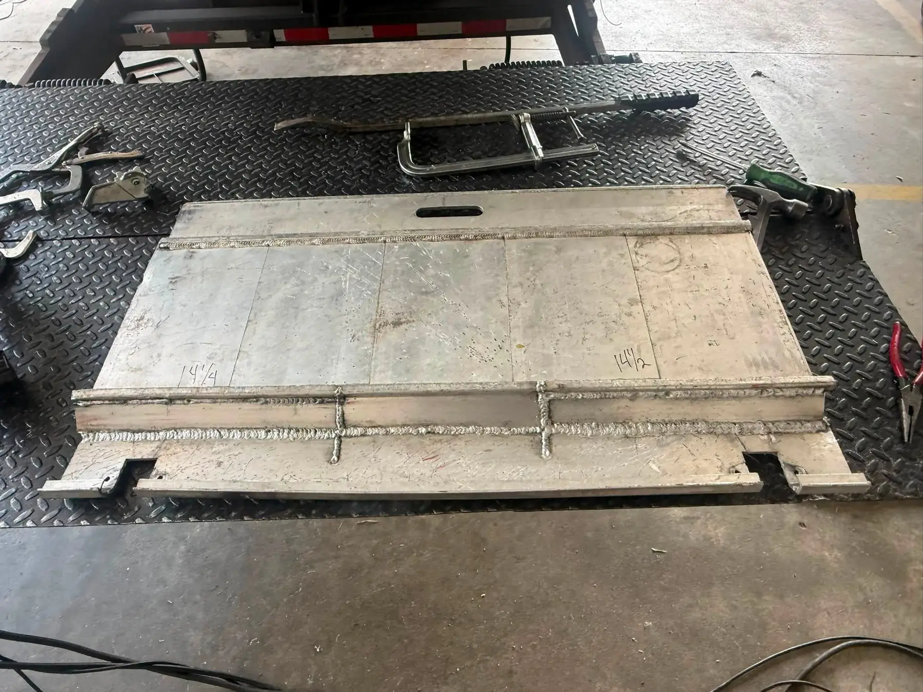 Aluminium and steel welding on trailer structure, liftgate platforms, rails and mounts.