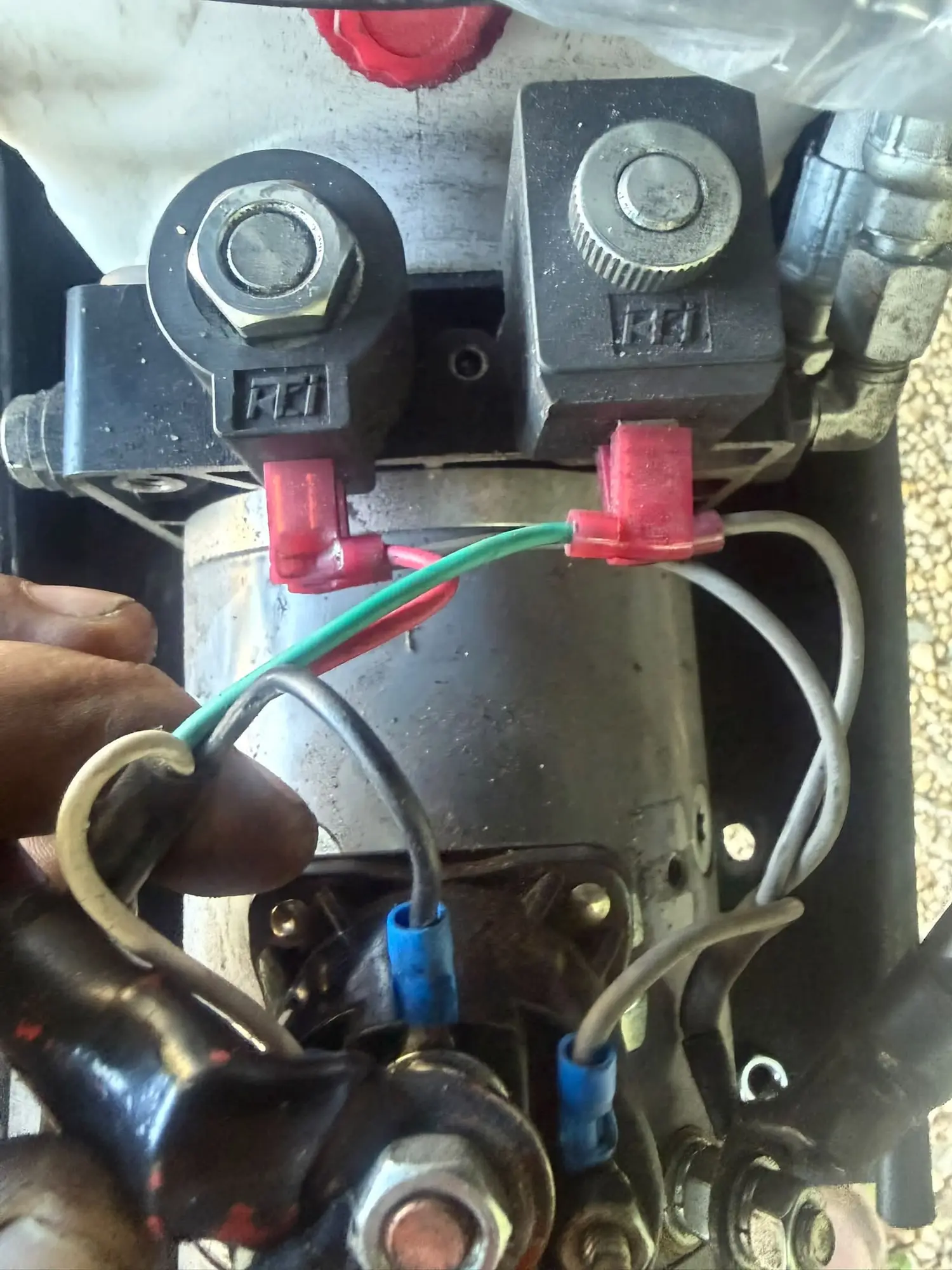 Hydraulic liftgates are what we know best, and it is the work we are called out for most.