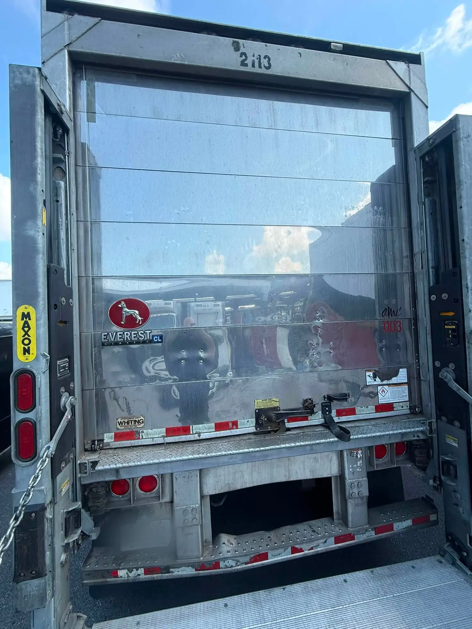 Rear of a box truck fitted with a Maxon liftgate and a roll-up door
